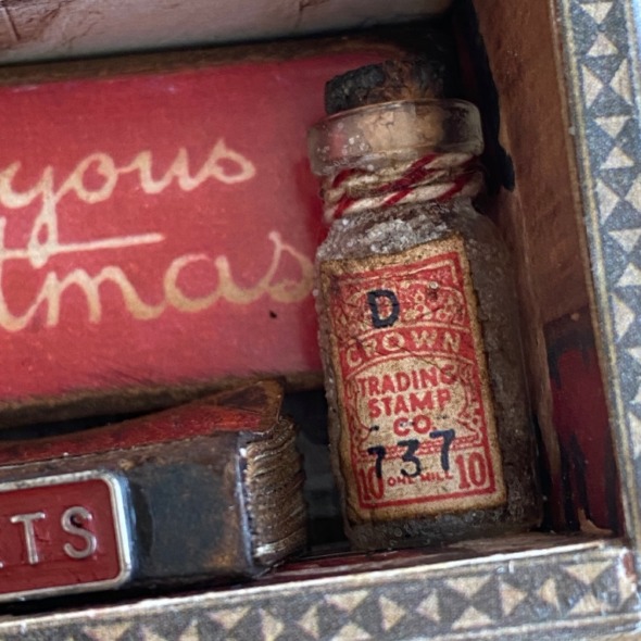 igirlzoe: tim holtz idea-oloy christmas